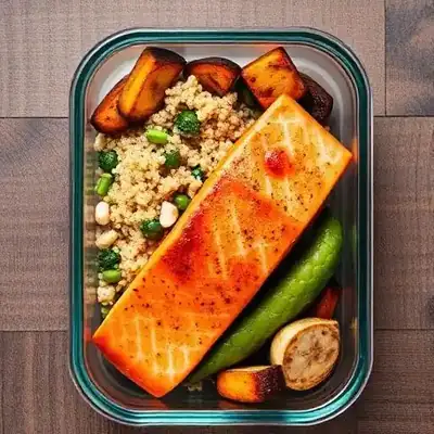 Salmão com Quinoa e Legumes